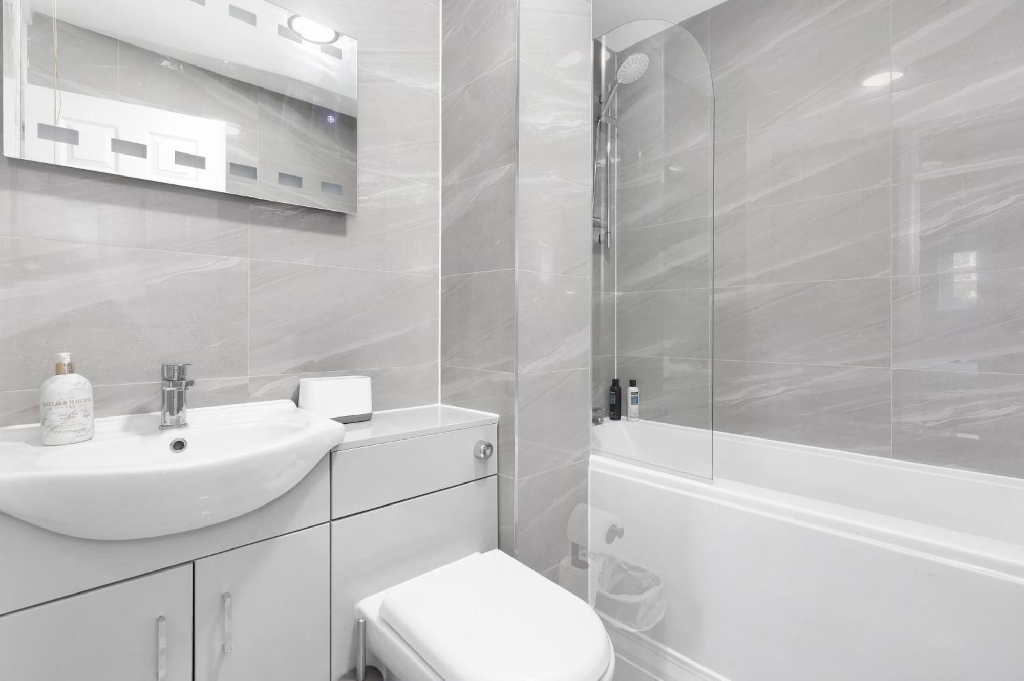 Waterside 4 Bed Apartment لندن المظهر الخارجي الصورة